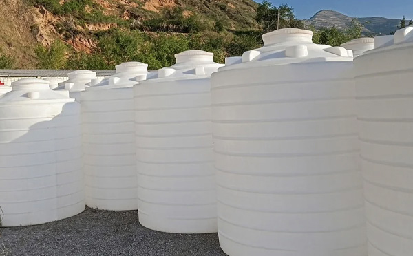 化工液体储存注意事项——选对PE临洮塑料桶避免安全隐患